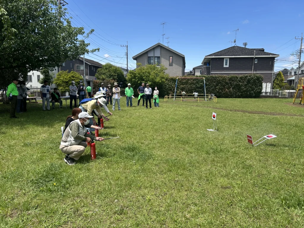 前田北公園練習用消火器訓練(2)