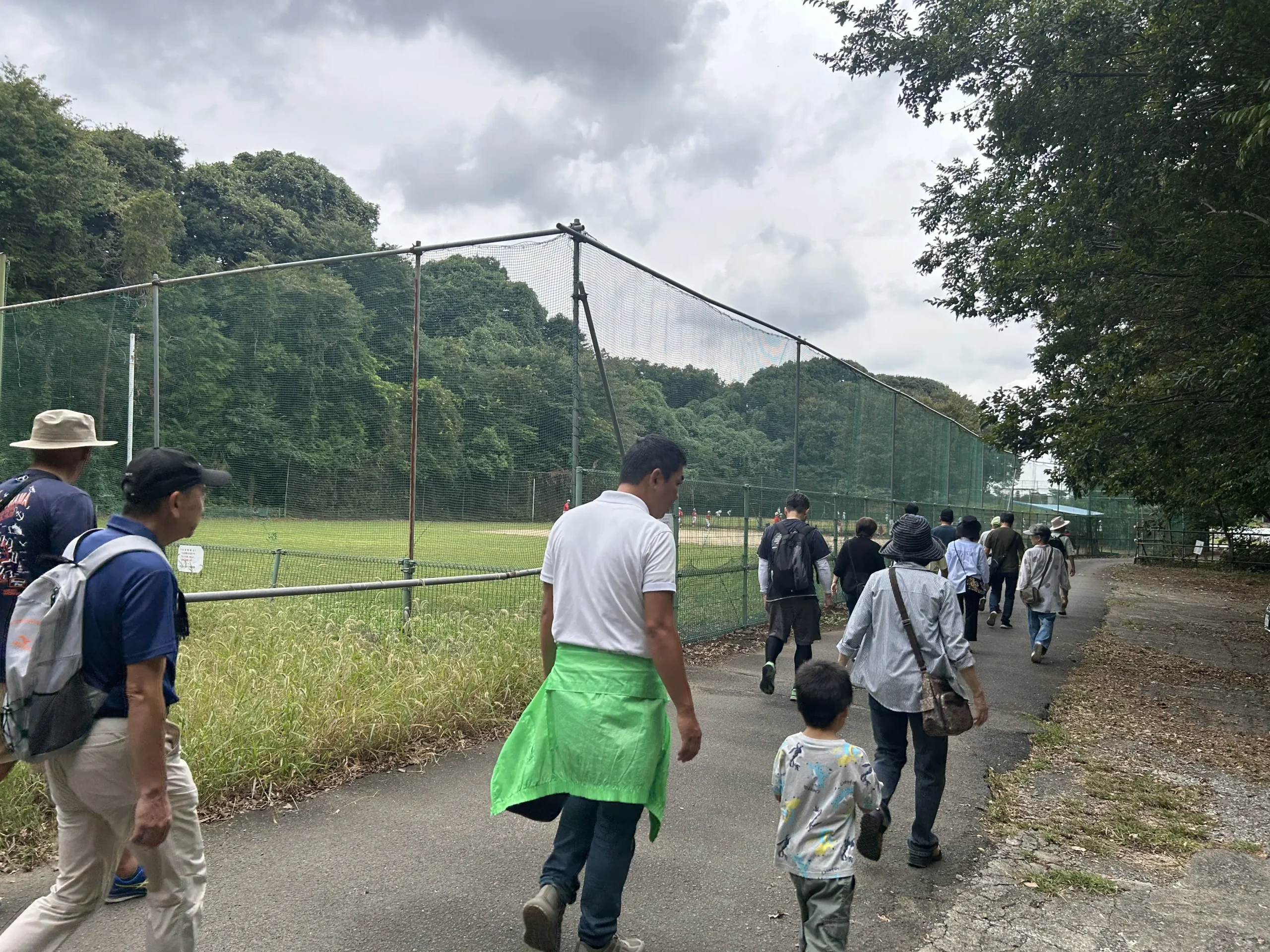 危なくない道を歩きます